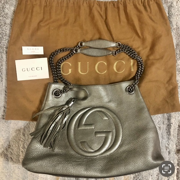 Gucci Handbags - Auth Gucci Pebbled Leather Soho Chain Tote
